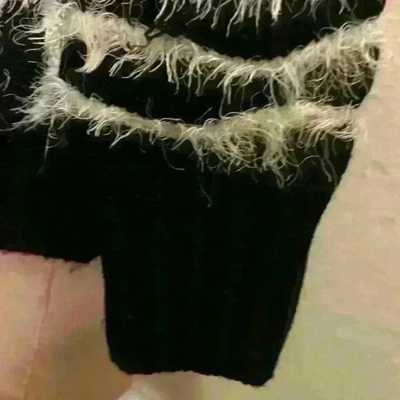 Sisters Black and White Eyelash Sweater Size XL - Picture 6 of 10